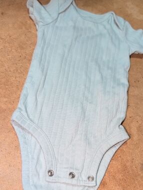 ❤️‍🔥10/$10❤️‍🔥 Baby Carter's Ribbed Onesie - Light Mint Size 3-6M
